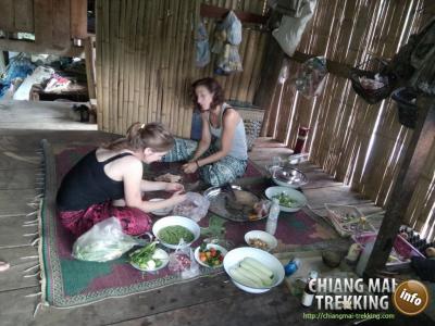 Natalie & friend | Chiang Mai Trekking | Le meilleur trekking à Chiang Mai avec Piroon Nantaya